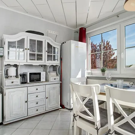 Ruegenferienhaus Eg Und Og Apartment Schaprode