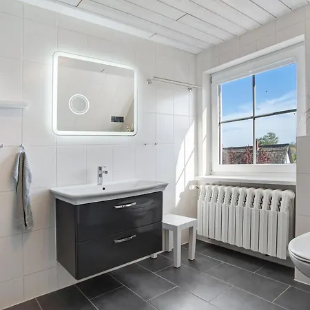 Apartment Ruegenferienhaus Eg Und Og Schaprode